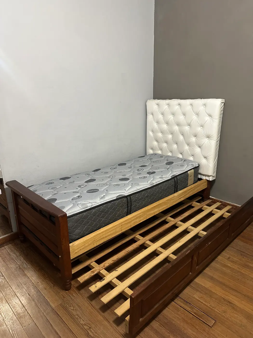 Cama diván de algarrobo 1 plaza