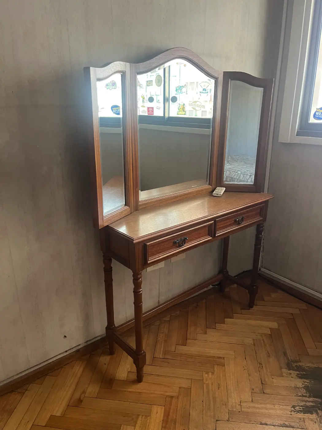 Tocador antiguo madera maciza espejos biselados y cajones