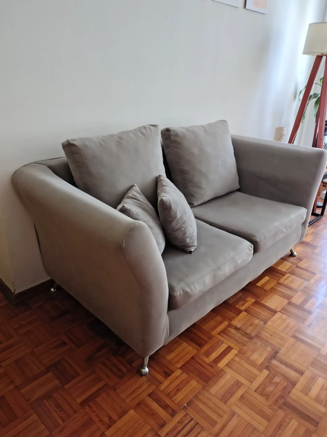 Sofá moderno (usado)