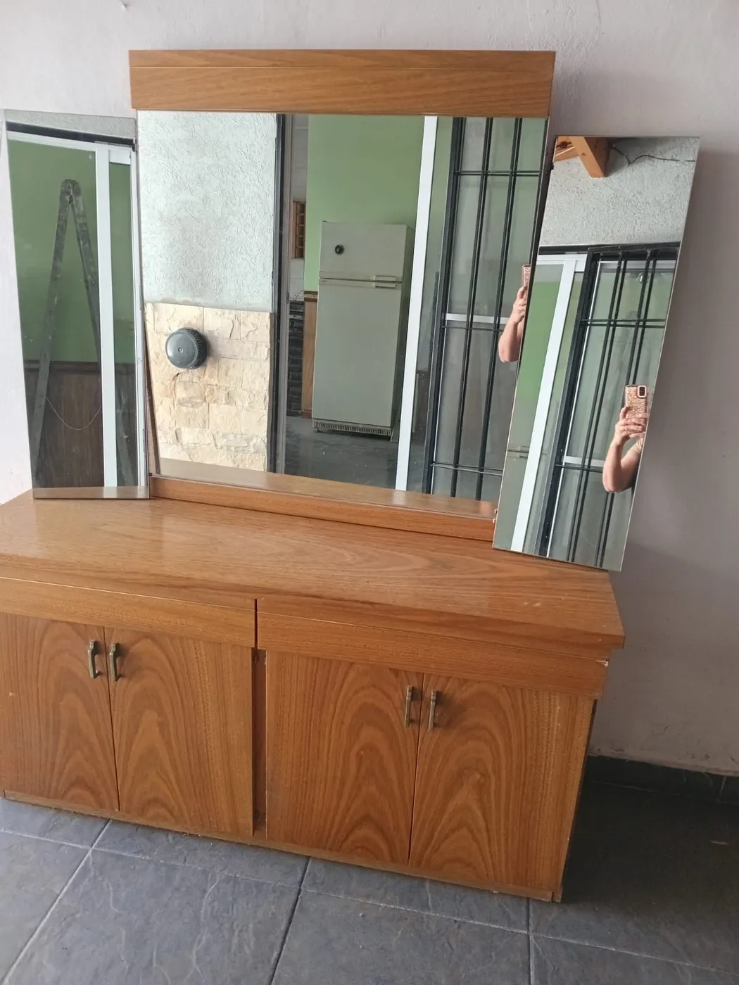 Mueble con espejo