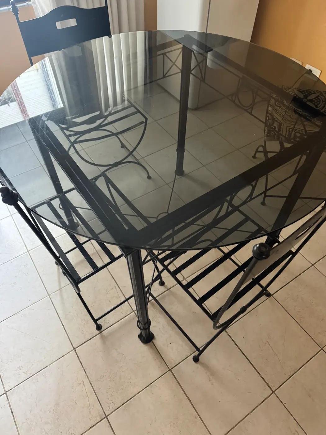 Mesa comedor + 4 sillas de hierro