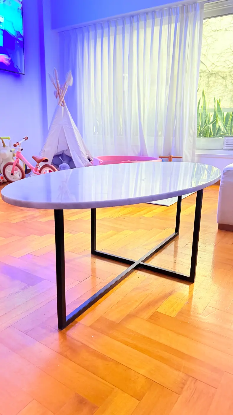 Mesa ratona de mármol con base hierro