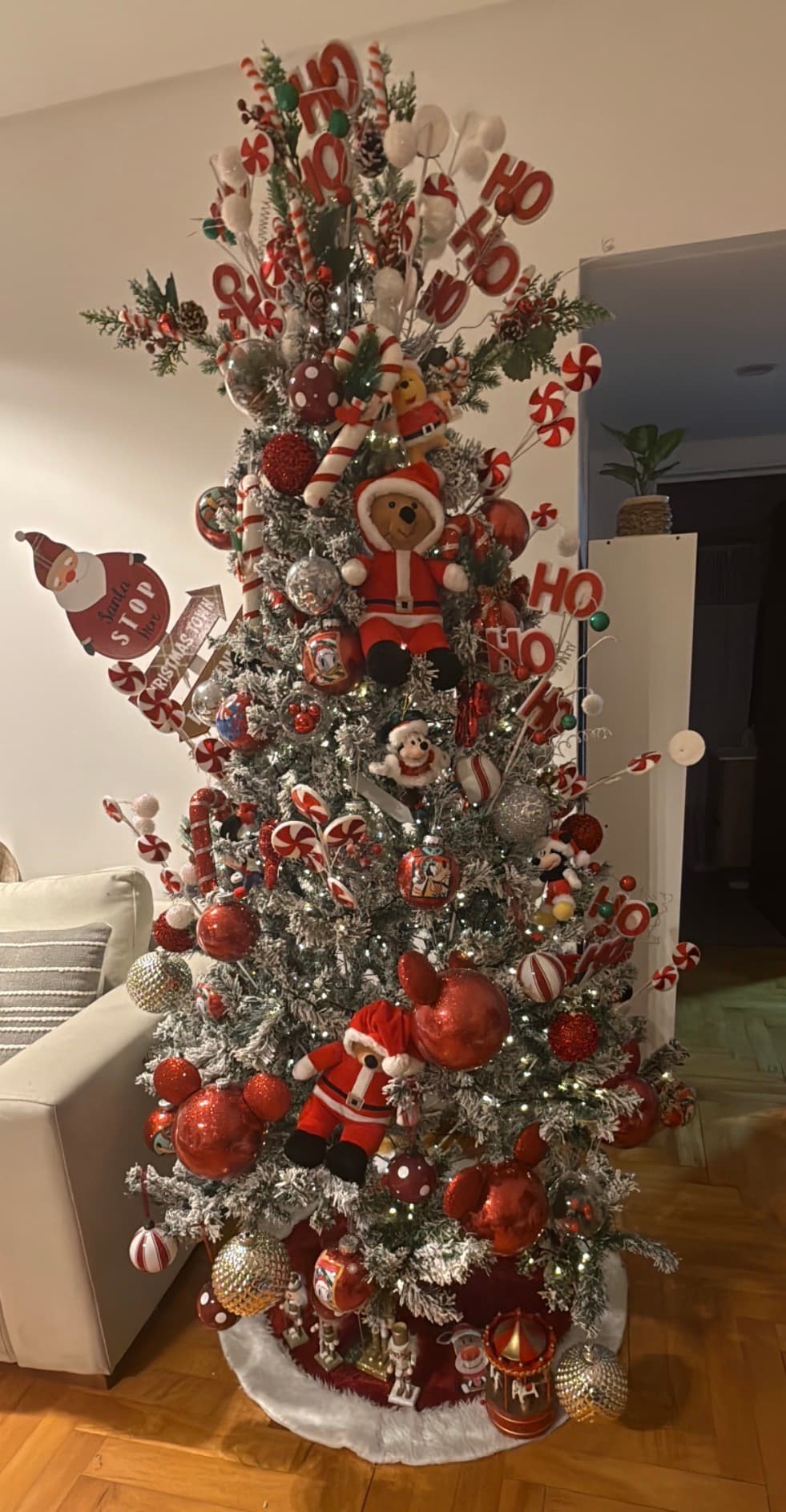 ÁRBOL DE NAVIDAD 2,10 M – 700 PUNTAS – COMPLETAMENTE DECORADO