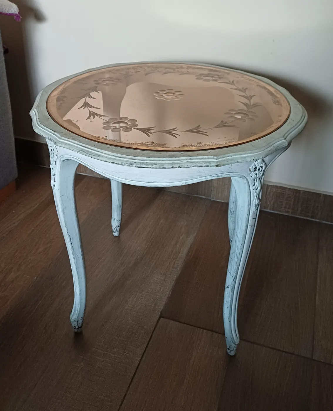 Mesa arrime antigua