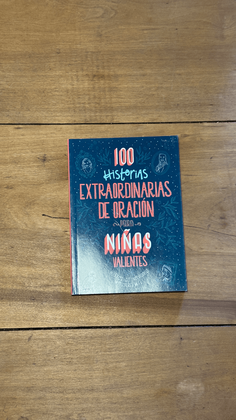 libro “100 Historias Extraordinarias de Oración para Niñas Valientes”.
