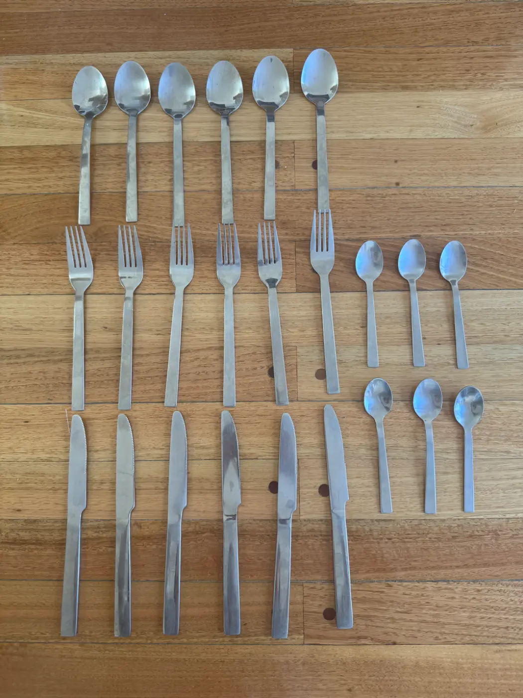 Set de 24 cubiertos de acero inoxidable