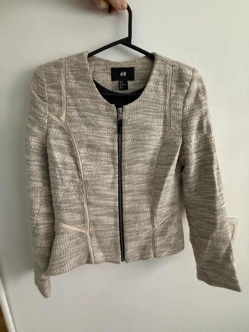 Campera entallada marca H&M talle S