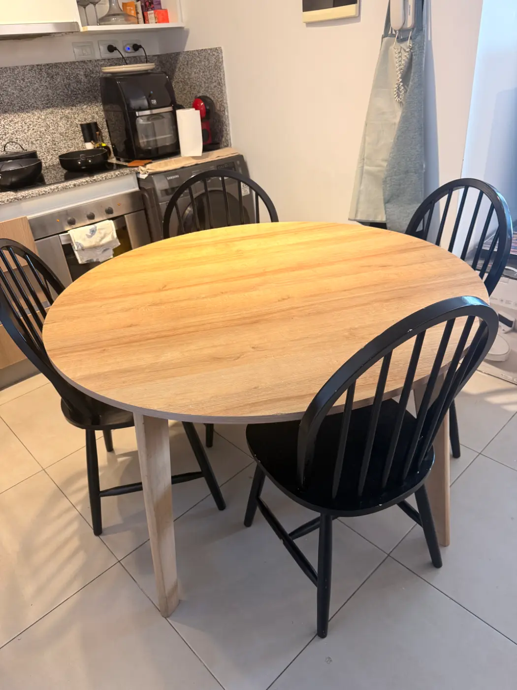 Mesa comedor + 4 sillas