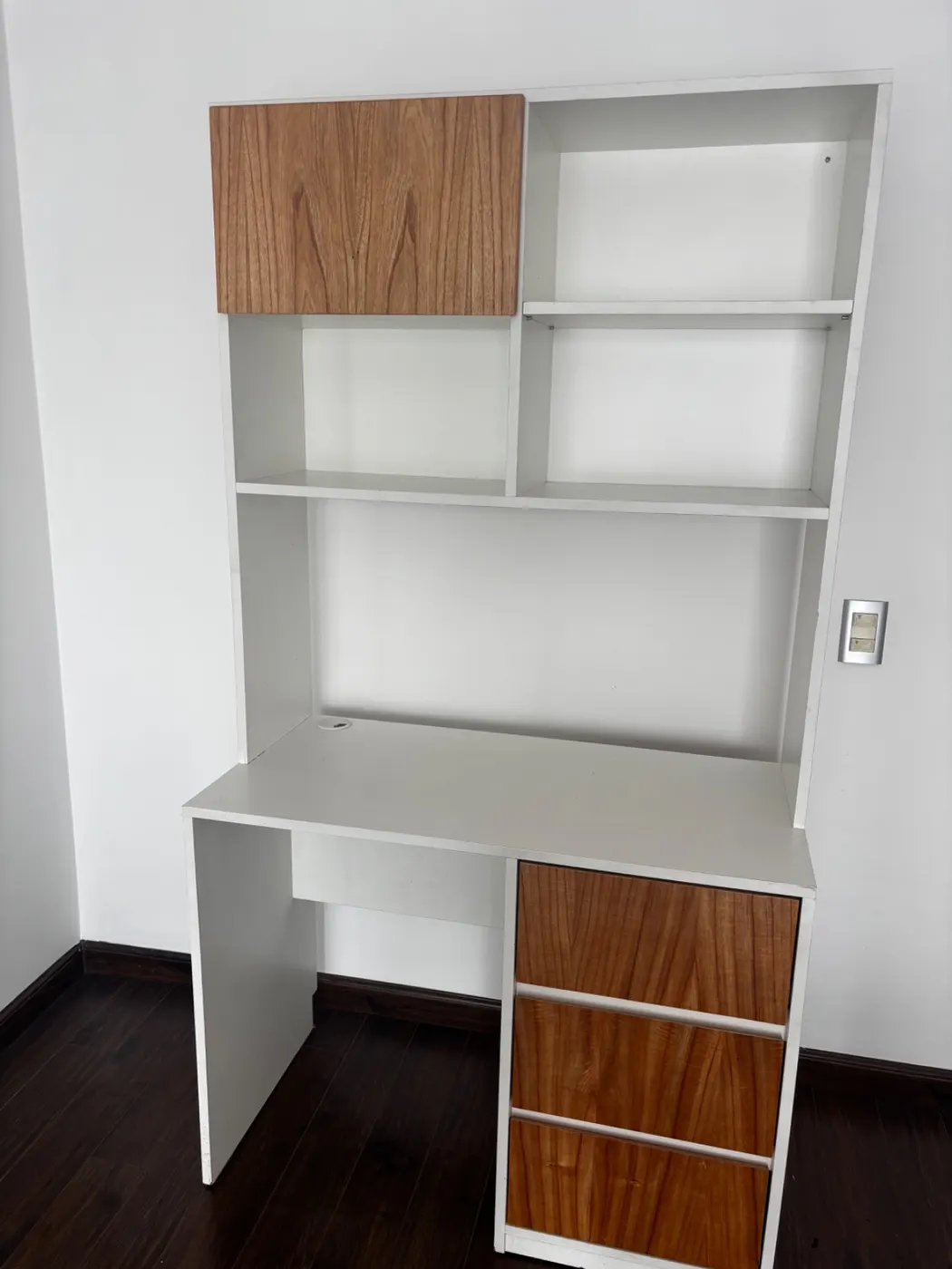 Escritorio melamina blanco y madera